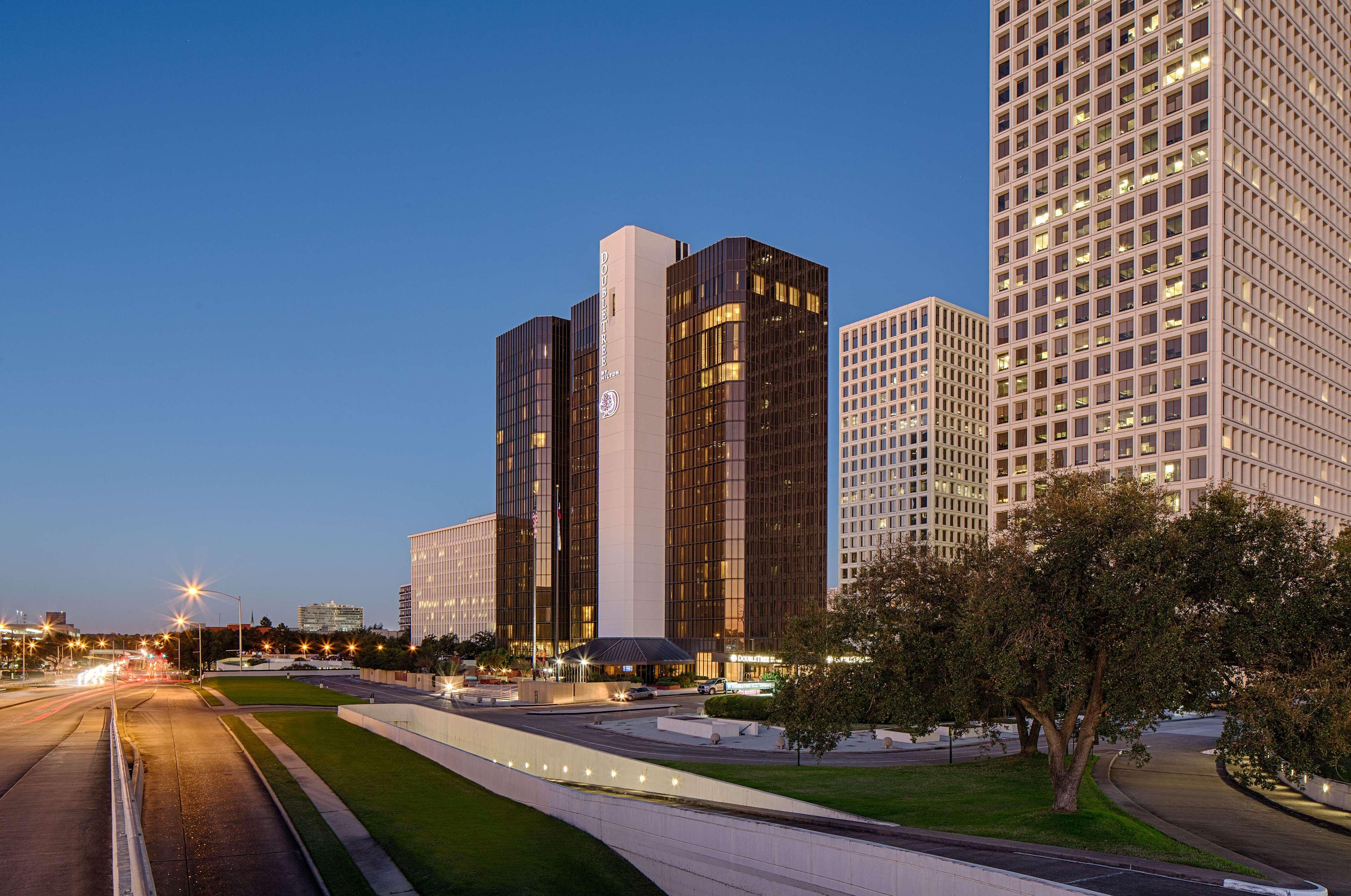 Doubletree By Hilton Hotel Houston Greenway Plaza מראה חיצוני תמונה